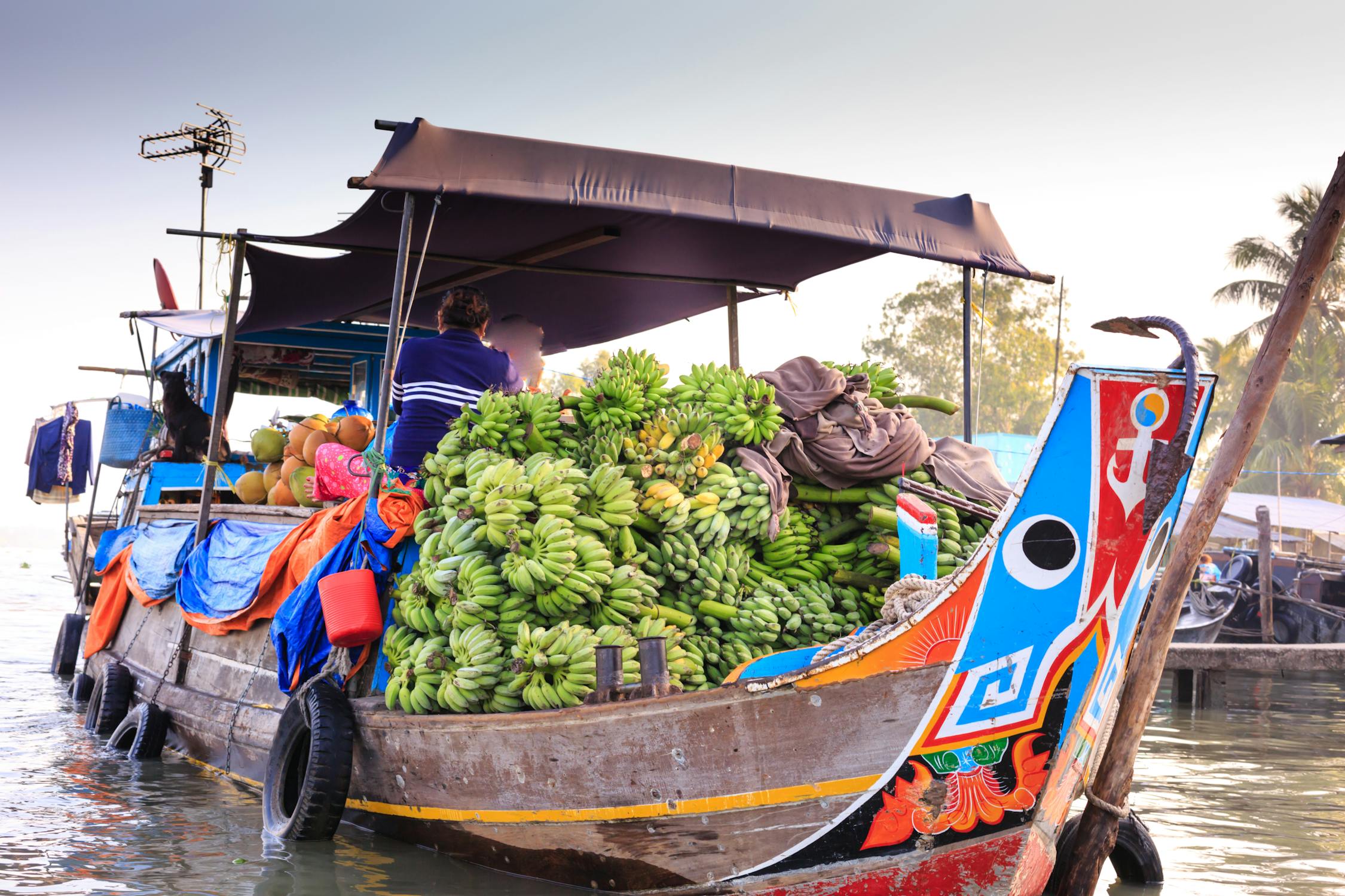 Ghe chở hàng đường sông